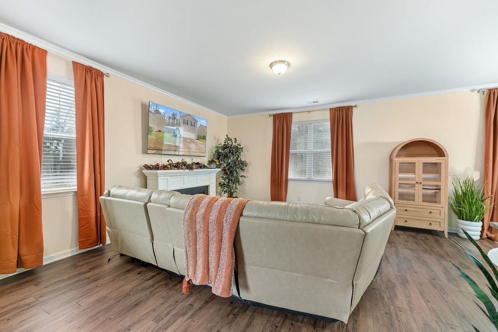 Image 10 of property listing at 169 Stoney Creek Way, Moncks Corner, SC 29461