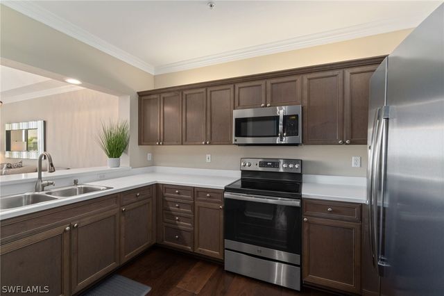 7687 Pebble Creek CIR 405, Naples, FL 34108