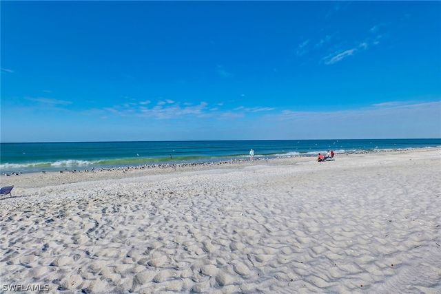 7687 Pebble Creek CIR 405, Naples, FL 34108