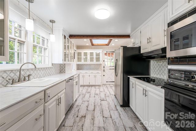 25 Blackwood Road, Asheville, NC 28804