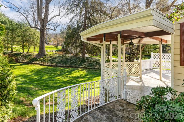 25 Blackwood Road, Asheville, NC 28804