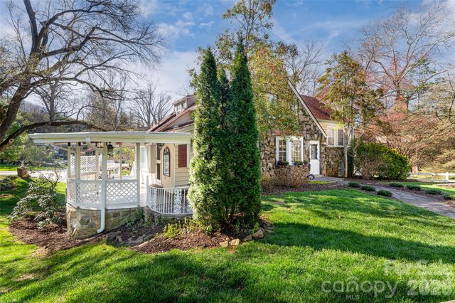 25 Blackwood Road, Asheville, NC 28804