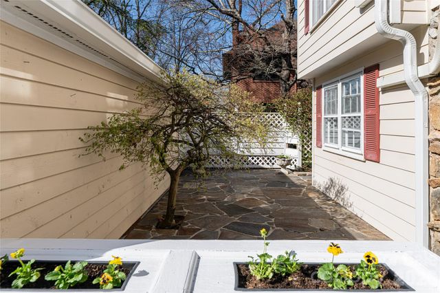 25 Blackwood Road, Asheville, NC 28804