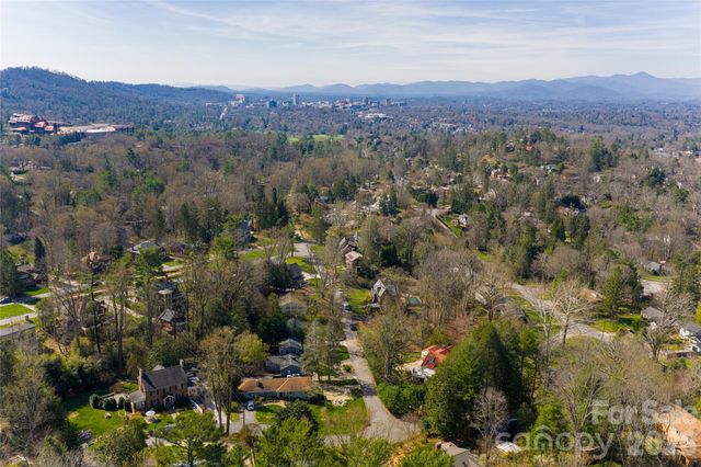 25 Blackwood Road, Asheville, NC 28804