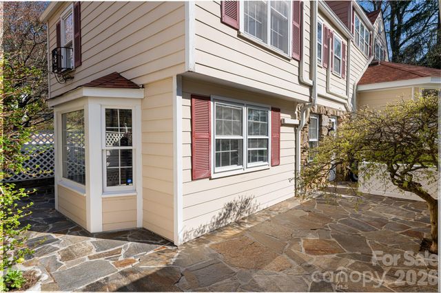 25 Blackwood Road, Asheville, NC 28804