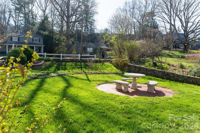 25 Blackwood Road, Asheville, NC 28804