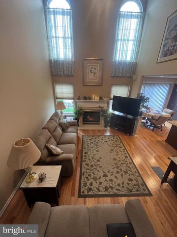 304 JULIAN DR E, Warwick, PA 18974