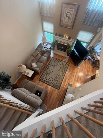 304 JULIAN DR E, Warwick, PA 18974