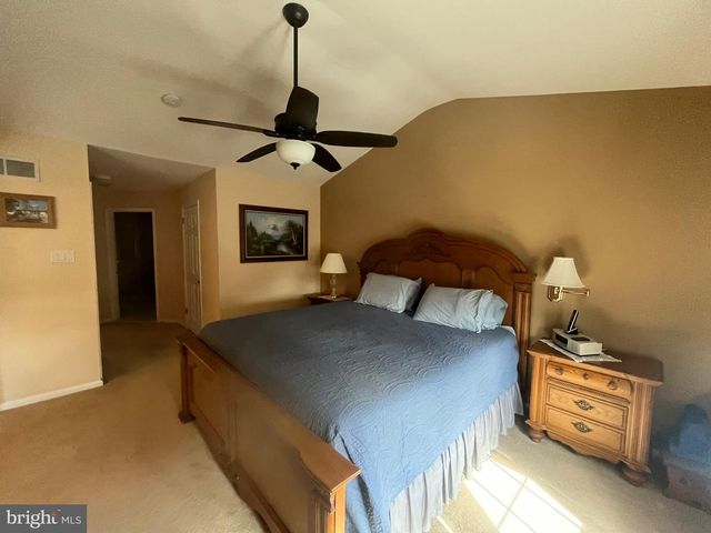 304 JULIAN DR E, Warwick, PA 18974