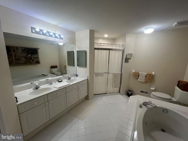 304 JULIAN DR E, Warwick, PA 18974