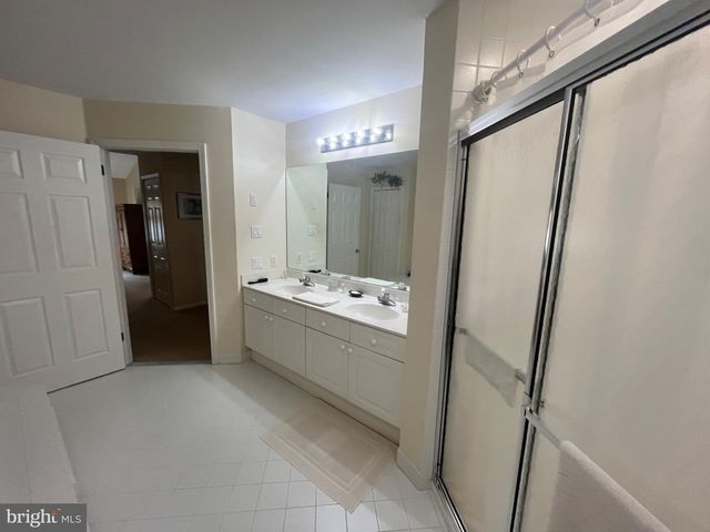 304 JULIAN DR E, Warwick, PA 18974
