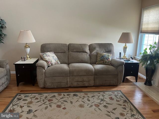 304 JULIAN DR E, Warwick, PA 18974