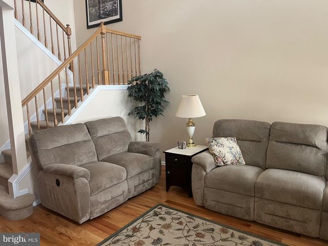 304 JULIAN DR E, Warwick, PA 18974