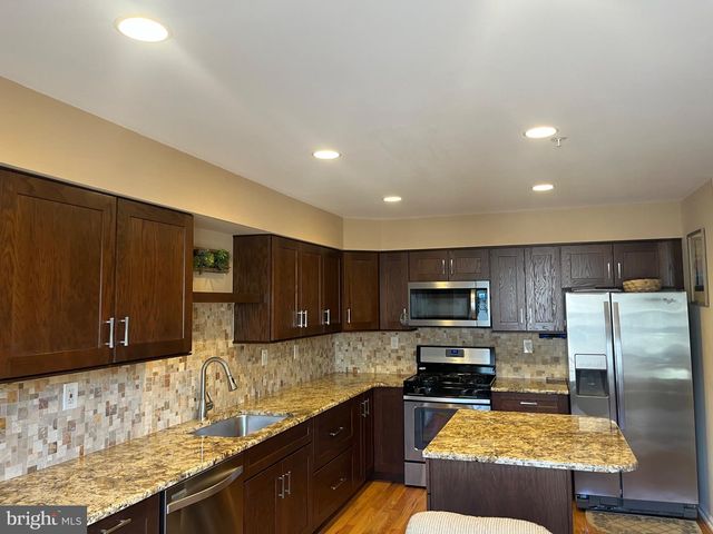 304 JULIAN DR E, Warwick, PA 18974