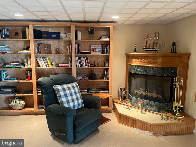 304 JULIAN DR E, Warwick, PA 18974