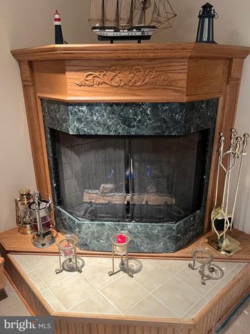 304 JULIAN DR E, Warwick, PA 18974