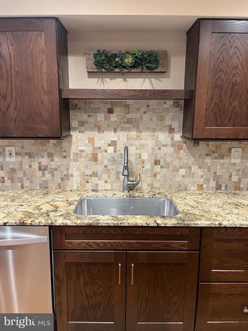 304 JULIAN DR E, Warwick, PA 18974