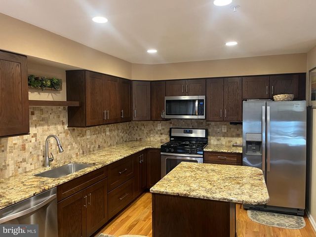 304 JULIAN DR E, Warwick, PA 18974