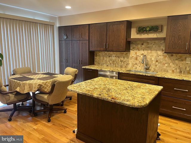 304 JULIAN DR E, Warwick, PA 18974