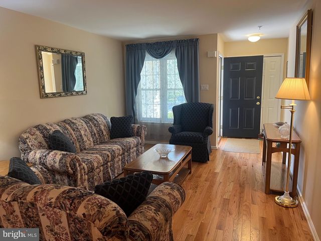 304 JULIAN DR E, Warwick, PA 18974