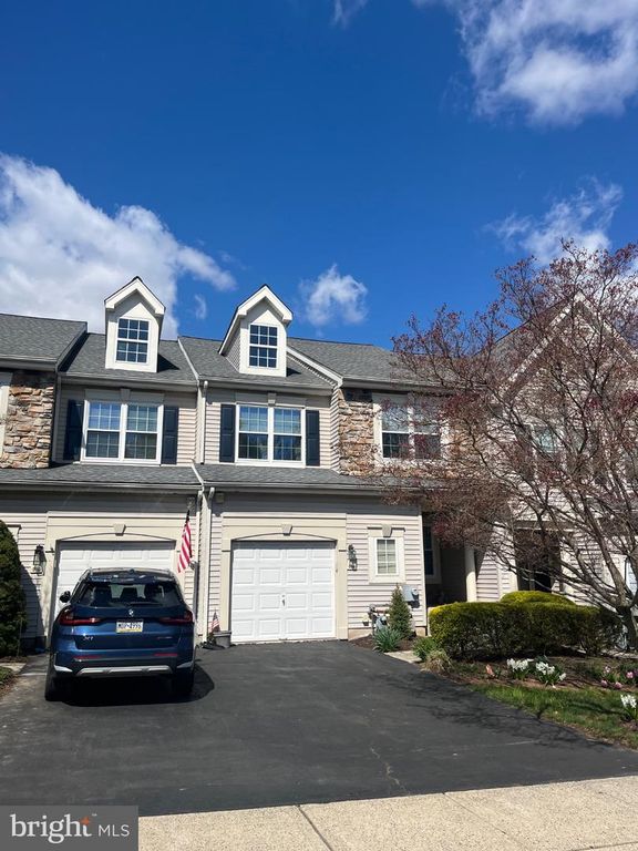 304 JULIAN DR E, Warwick, PA 18974