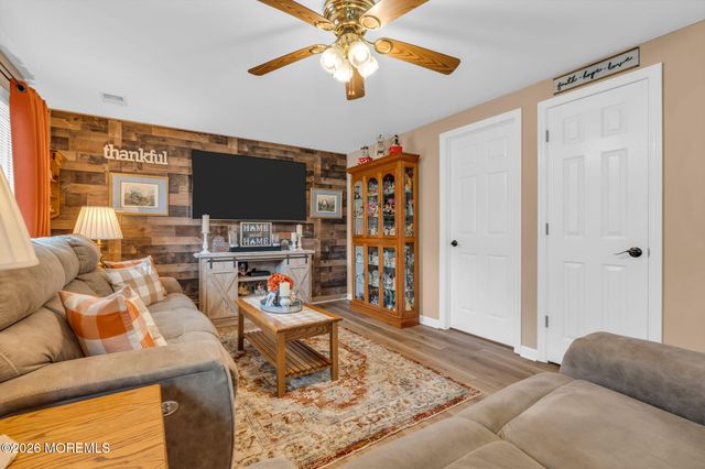 10 Garrett Place, New Monmouth, NJ 07748