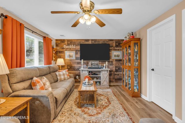 10 Garrett Place, New Monmouth, NJ 07748