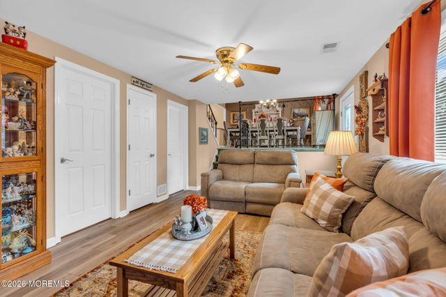 10 Garrett Place, New Monmouth, NJ 07748