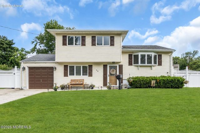 10 Garrett Place, New Monmouth, NJ 07748