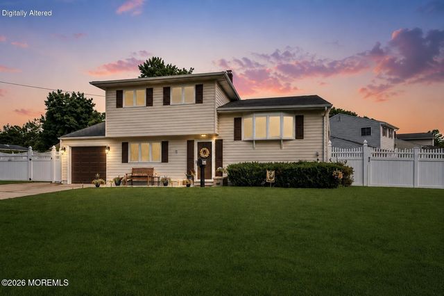 10 Garrett Place, New Monmouth, NJ 07748