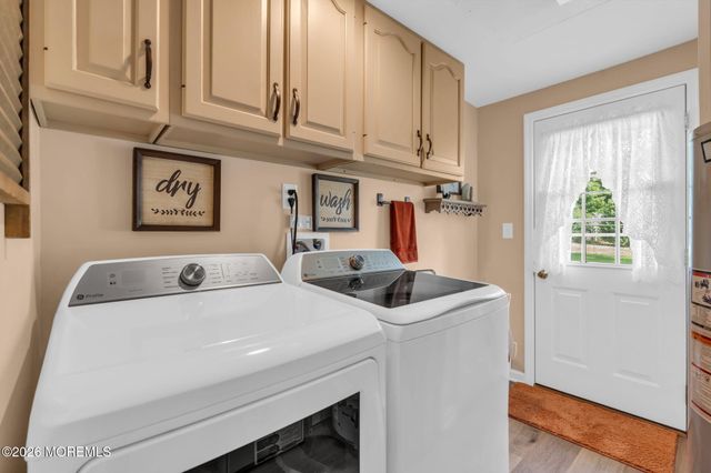 10 Garrett Place, New Monmouth, NJ 07748