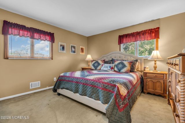 10 Garrett Place, New Monmouth, NJ 07748