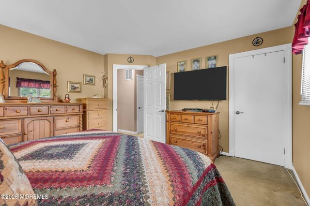 10 Garrett Place, New Monmouth, NJ 07748