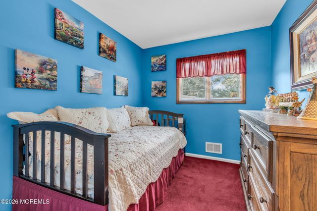 10 Garrett Place, New Monmouth, NJ 07748