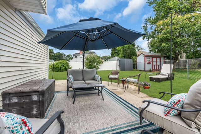 10 Garrett Place, New Monmouth, NJ 07748