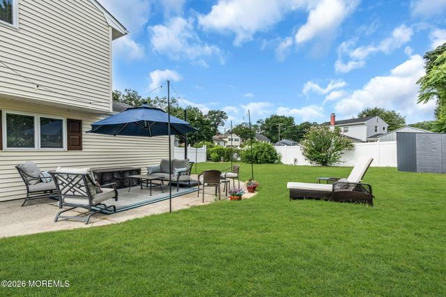 10 Garrett Place, New Monmouth, NJ 07748