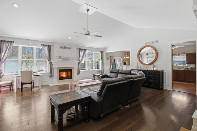 1022 Rosewood Drive, Carpentersville, IL 60110