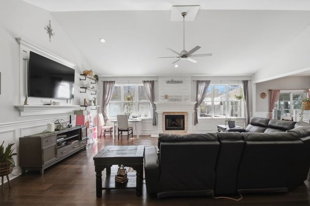 1022 Rosewood Drive, Carpentersville, IL 60110