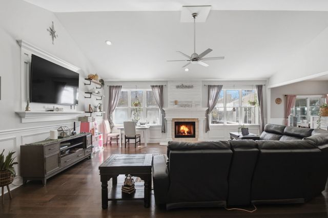 1022 Rosewood Drive, Carpentersville, IL 60110