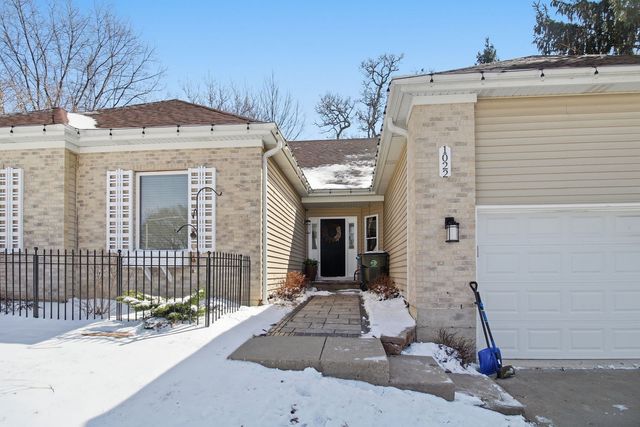 1022 Rosewood Drive, Carpentersville, IL 60110