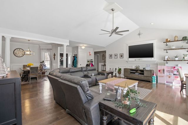 1022 Rosewood Drive, Carpentersville, IL 60110