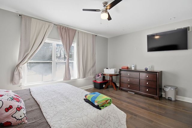 1022 Rosewood Drive, Carpentersville, IL 60110