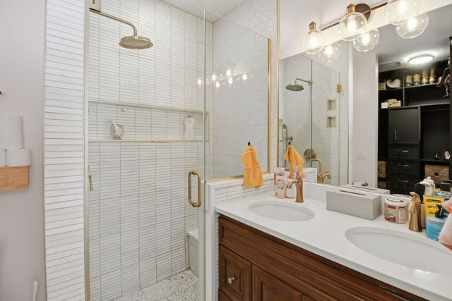 1022 Rosewood Drive, Carpentersville, IL 60110