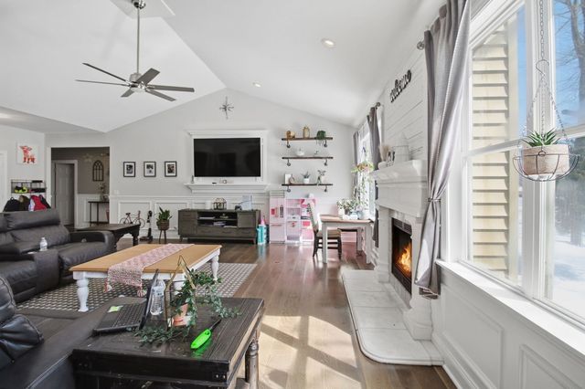 1022 Rosewood Drive, Carpentersville, IL 60110