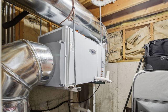 1022 Rosewood Drive, Carpentersville, IL 60110