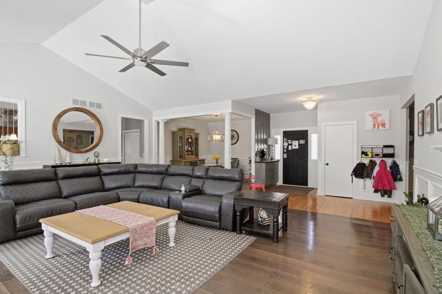 1022 Rosewood Drive, Carpentersville, IL 60110