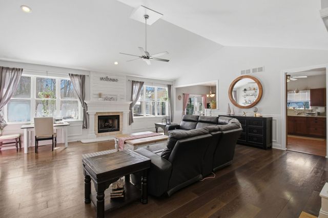 1022 Rosewood Drive, Carpentersville, IL 60110