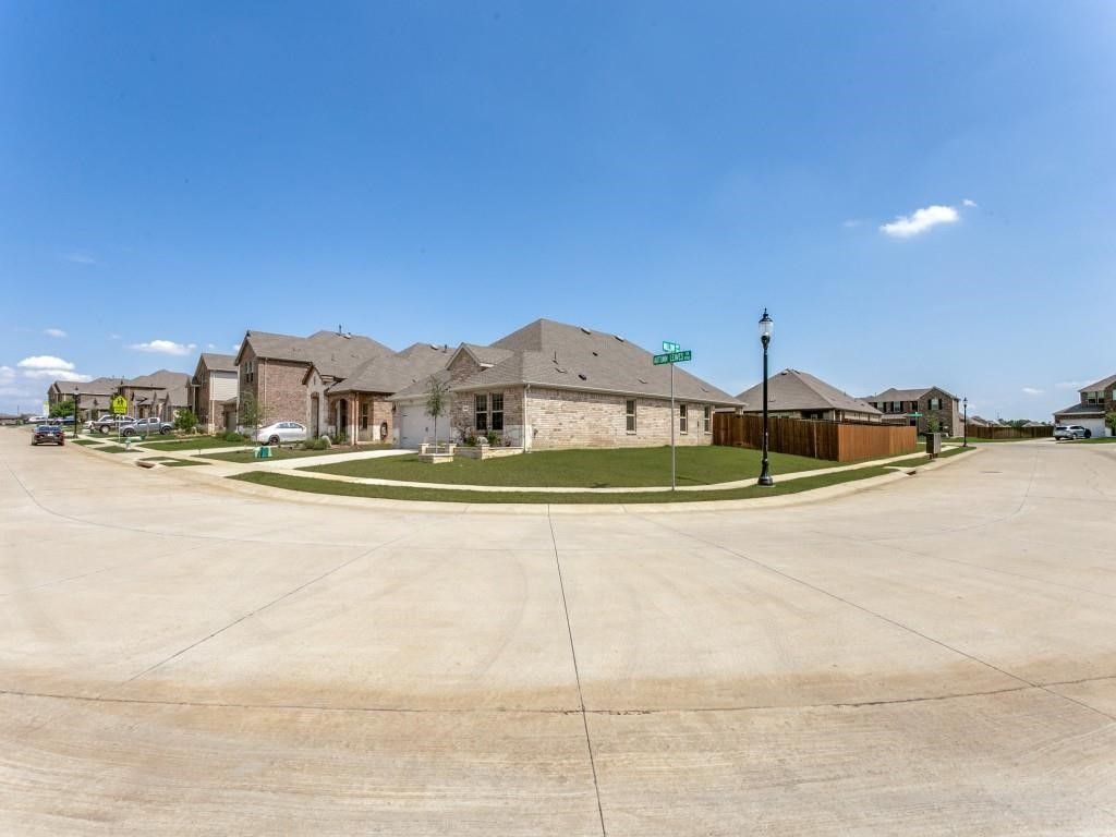 9704 Autumn Leaves Lane, Aubrey, TX 76227 — exterior