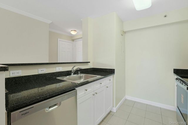 31 Greenridge Avenue 3M, White Plains, NY 10605