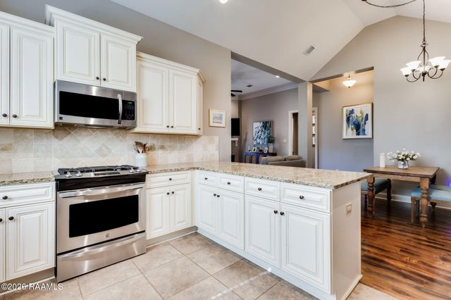 608 Birchview Drive, Broussard, LA 70518